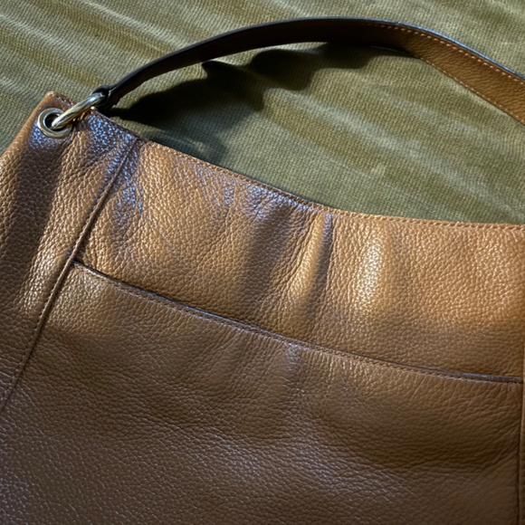 Beautiful Tan Michael Kors Hobo Handbag w/2 Outside Pockets & Tassel - Picture 2 of 11